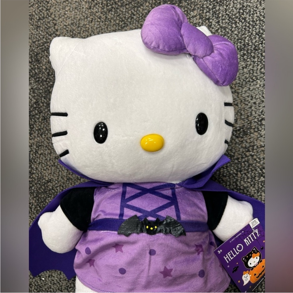 Hello Kitty Halloween Vampire Greeter - Picture 3 of 4